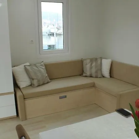 Stella Blue Floating House Portorož