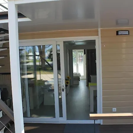 Stella Blue Floating House Botel