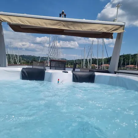 Stella Blue Floating House Botel